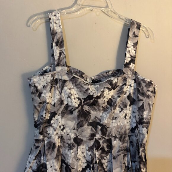 Talbots Black & White Floral Pleated Fit-and-Flare Dress – Size 12 - Picture 4 of 6